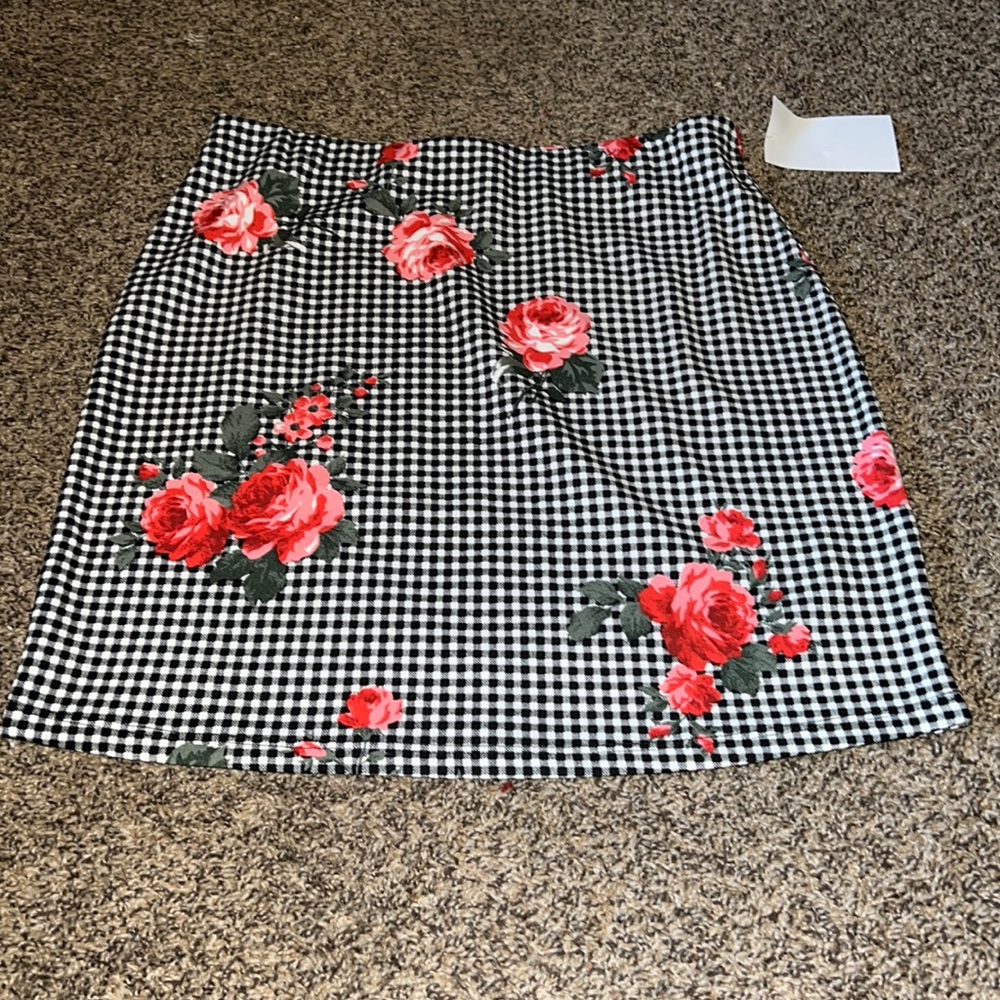 Nwt flower&plaid skirt